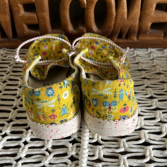 🦋🪲toddler girl size 9 Hey Dudes with BUGS! 🐞🐝 - Picture 5 of 7